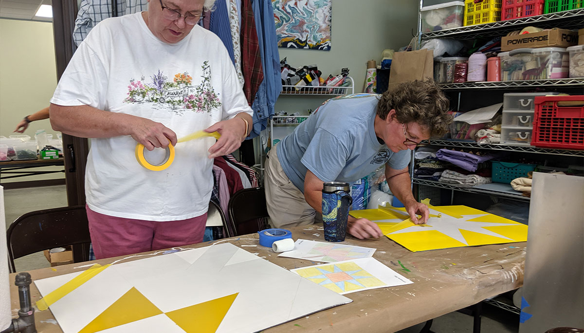 Gulf Coast Quilt Trail pictures featuring painted quilts and people painting them